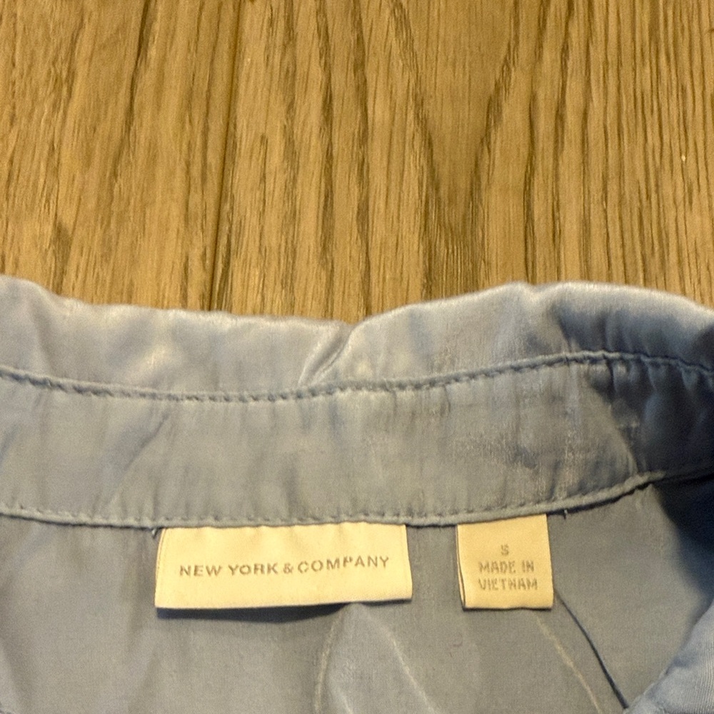Sleeveless Blue Button-Up Top Junior size s small - Picture 2 of 3